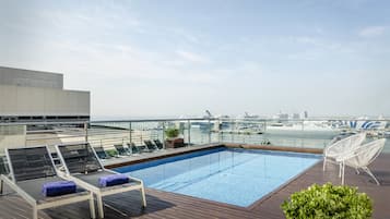 Piscina externa sazonal