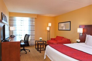 Premium bedding, pillowtop beds, desk, laptop workspace - Courtyard by Marriott Alexandria Pentagon South (Alexandria)