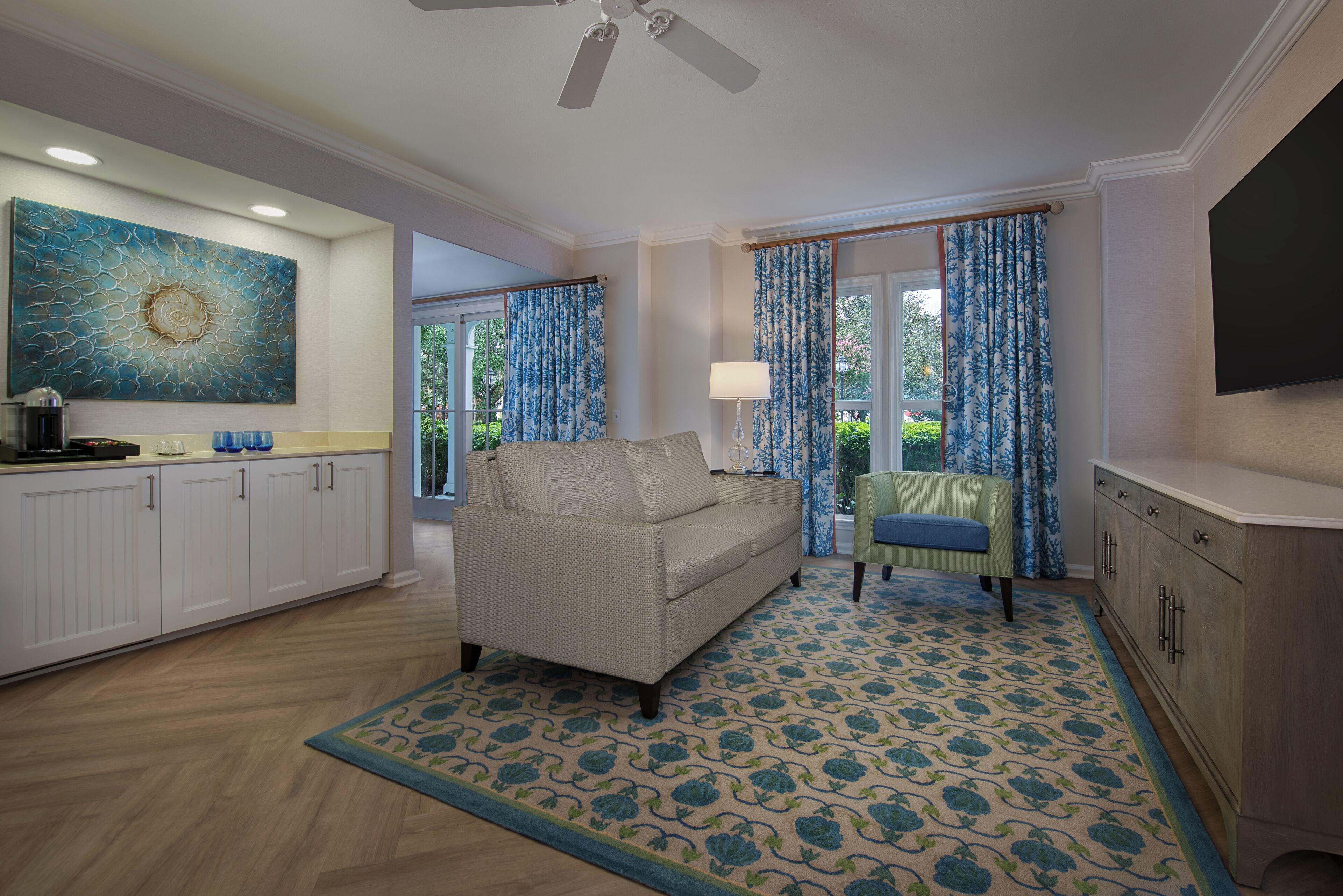 Televisión de pantalla plana de 55 pulgadas con canales por cable 