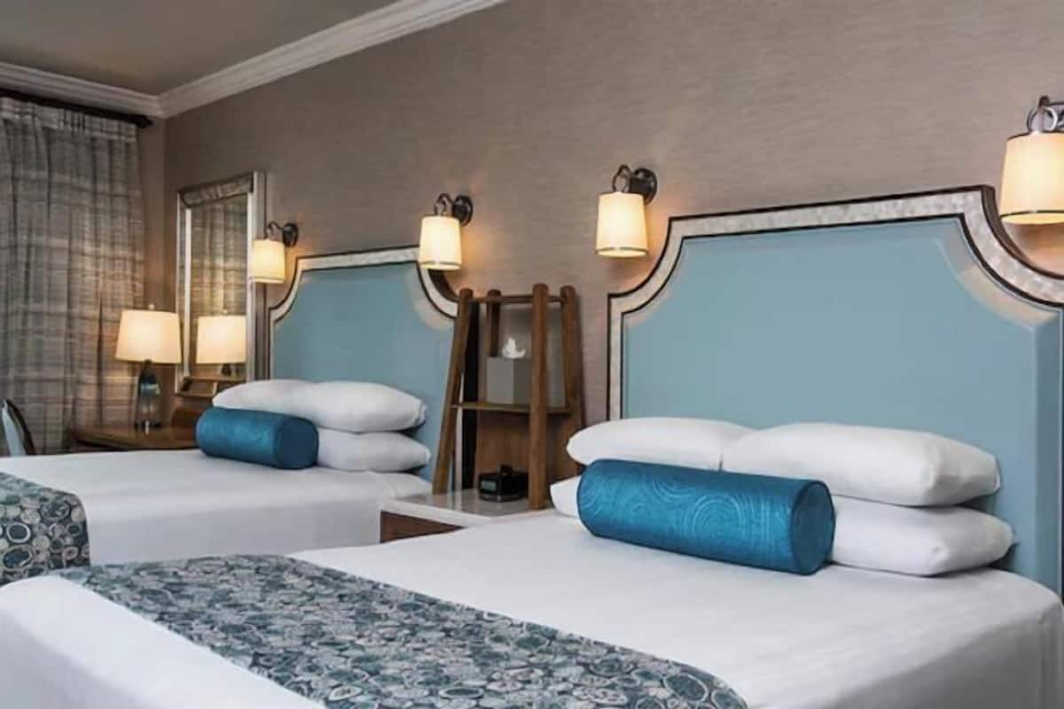 In-room safe, desk, laptop workspace, blackout curtains