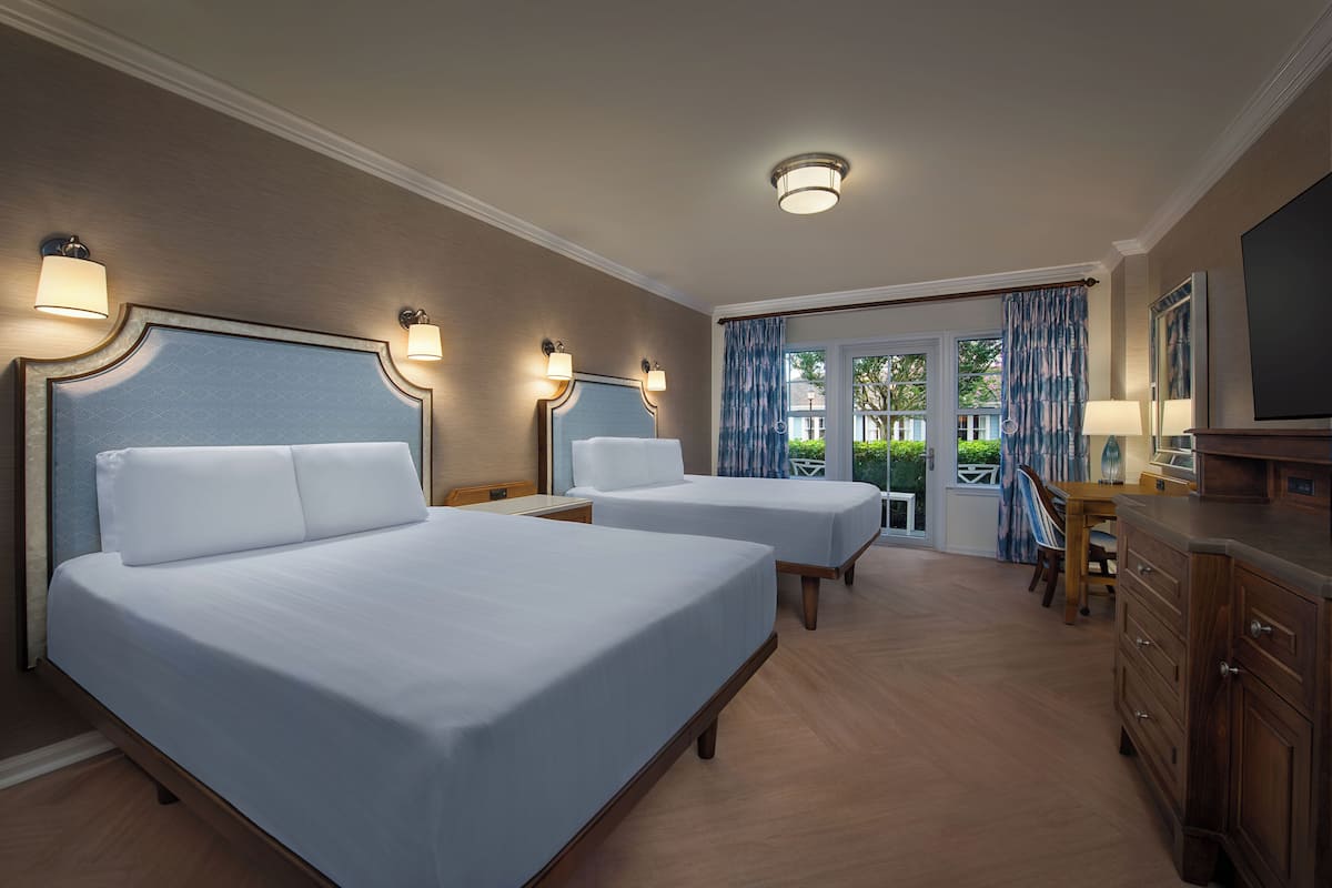 Een kluis op de kamer, een bureau, een laptopwerkplek