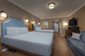 Water View-Club Level. Wheelchair accessible with roll-in shower and option for hearing accessibilit | ตู้นิรภัยในห้องพัก, โต๊ะทำงาน, พื้นที่ทำงานแบบใช้แล็ปท็อป, ผ้าม่านกันแสง
