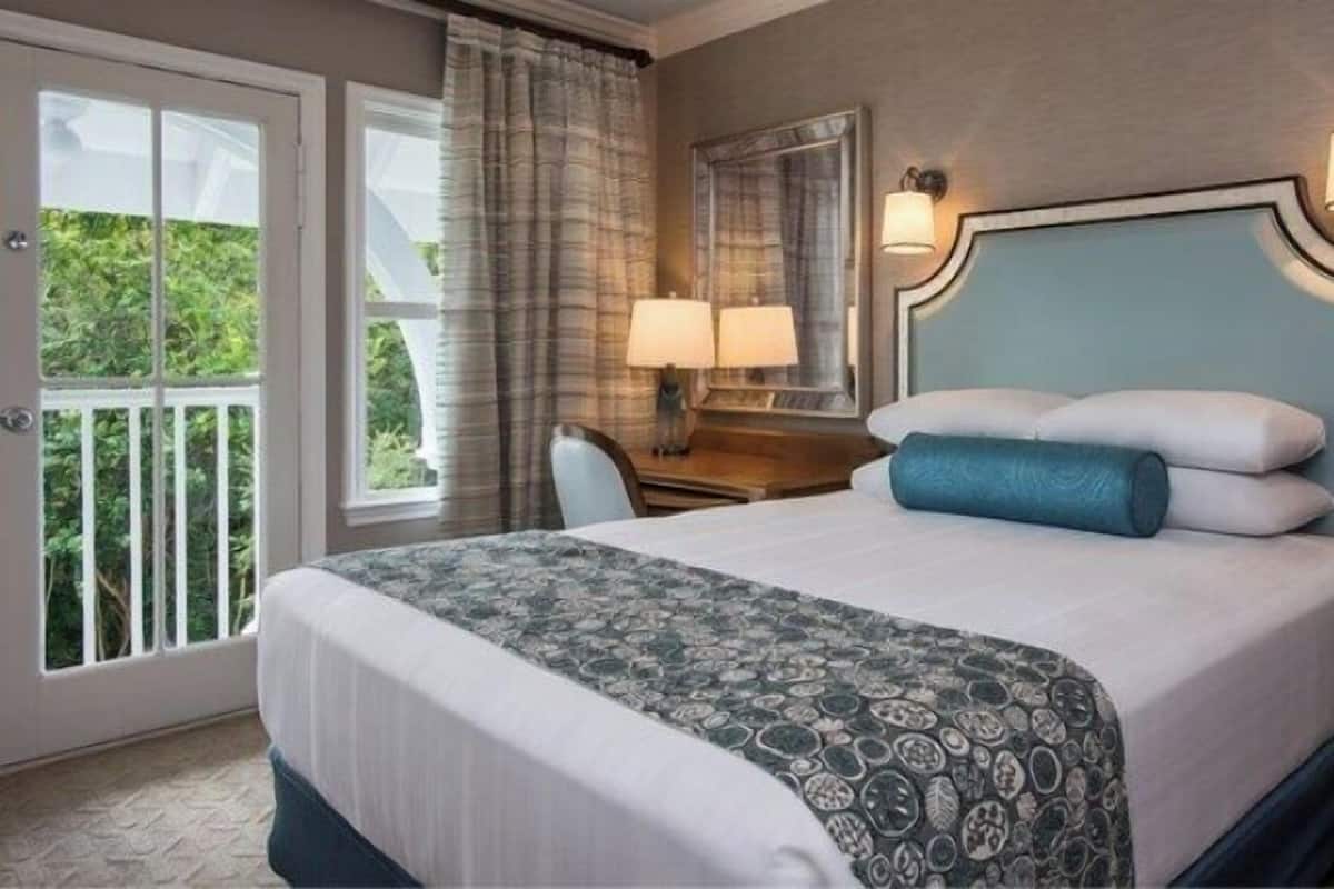 In-room safe, desk, laptop workspace, blackout curtains