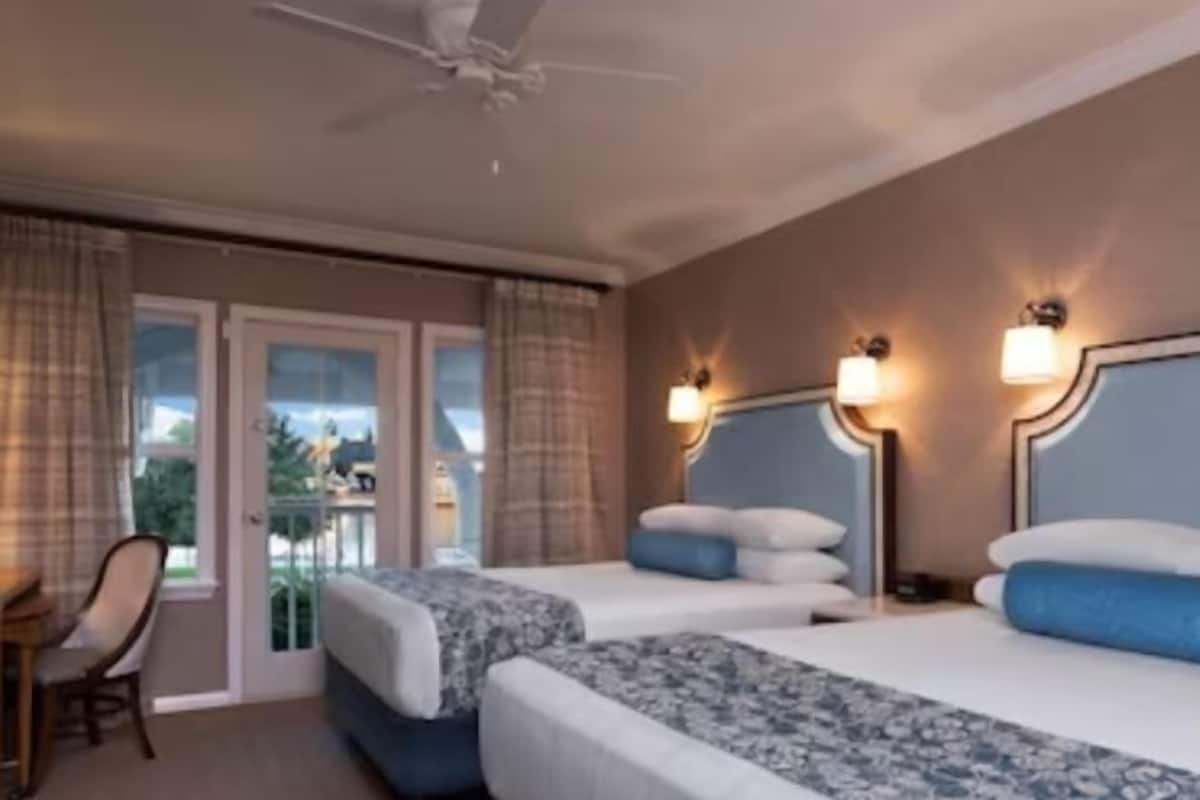 In-room safe, desk, laptop workspace, blackout curtains