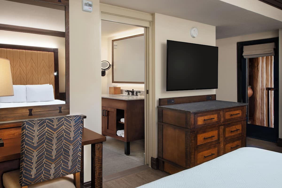 Deluxe Room - Club Level Access. Florida special accessible room with option for hearing accessibili | In-room safe, blackout curtains, iron/ironing board