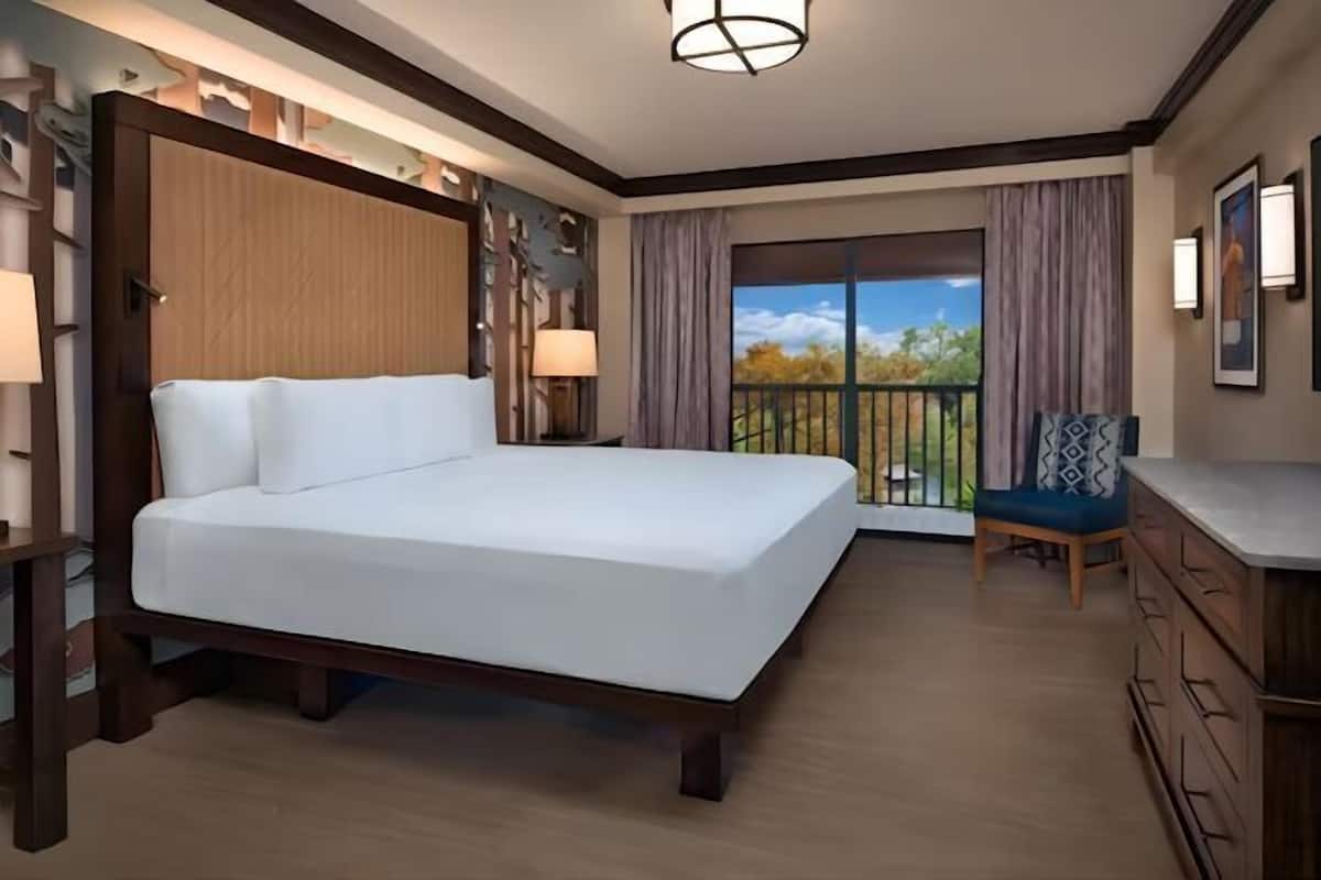 Caja de seguridad en la habitación y cortinas blackout