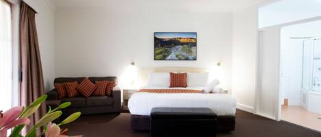 Executive King Room | Soundproofing, iron/ironing board, free WiFi, bed sheets