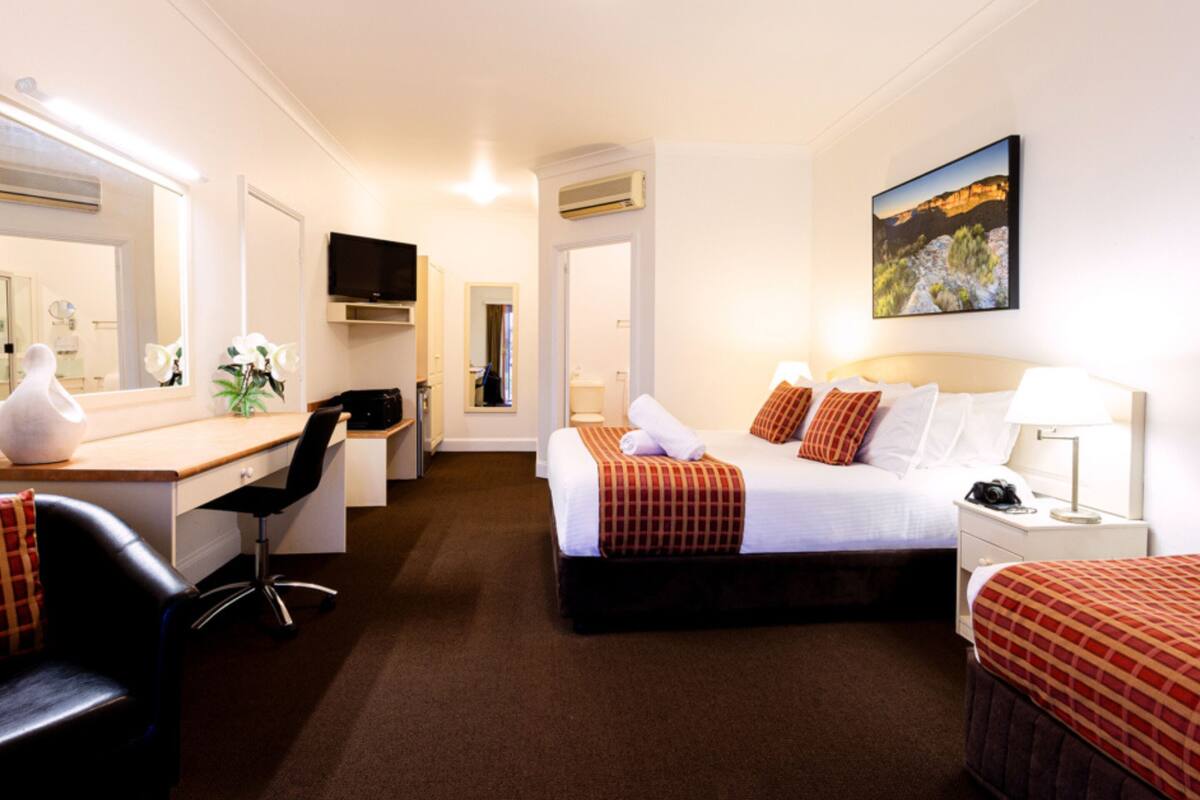 Deluxe Double or Twin Room, Multiple Beds | Desk, laptop workspace, soundproofing, iron/ironing board