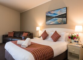 华丽客房, 无烟房 (DELUXE QUEEN ROOM) | 办公桌、笔记本电脑工作区、隔音、熨斗/熨衣板