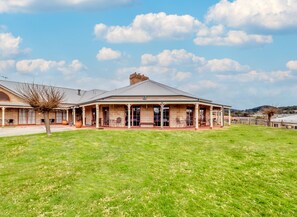 Exterior - Bowen Inn Motel (South Bowenfels)
