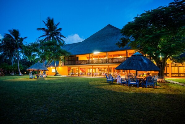 Front of property - evening/night - Pestana Inhaca Lodge (Inhaca Island)