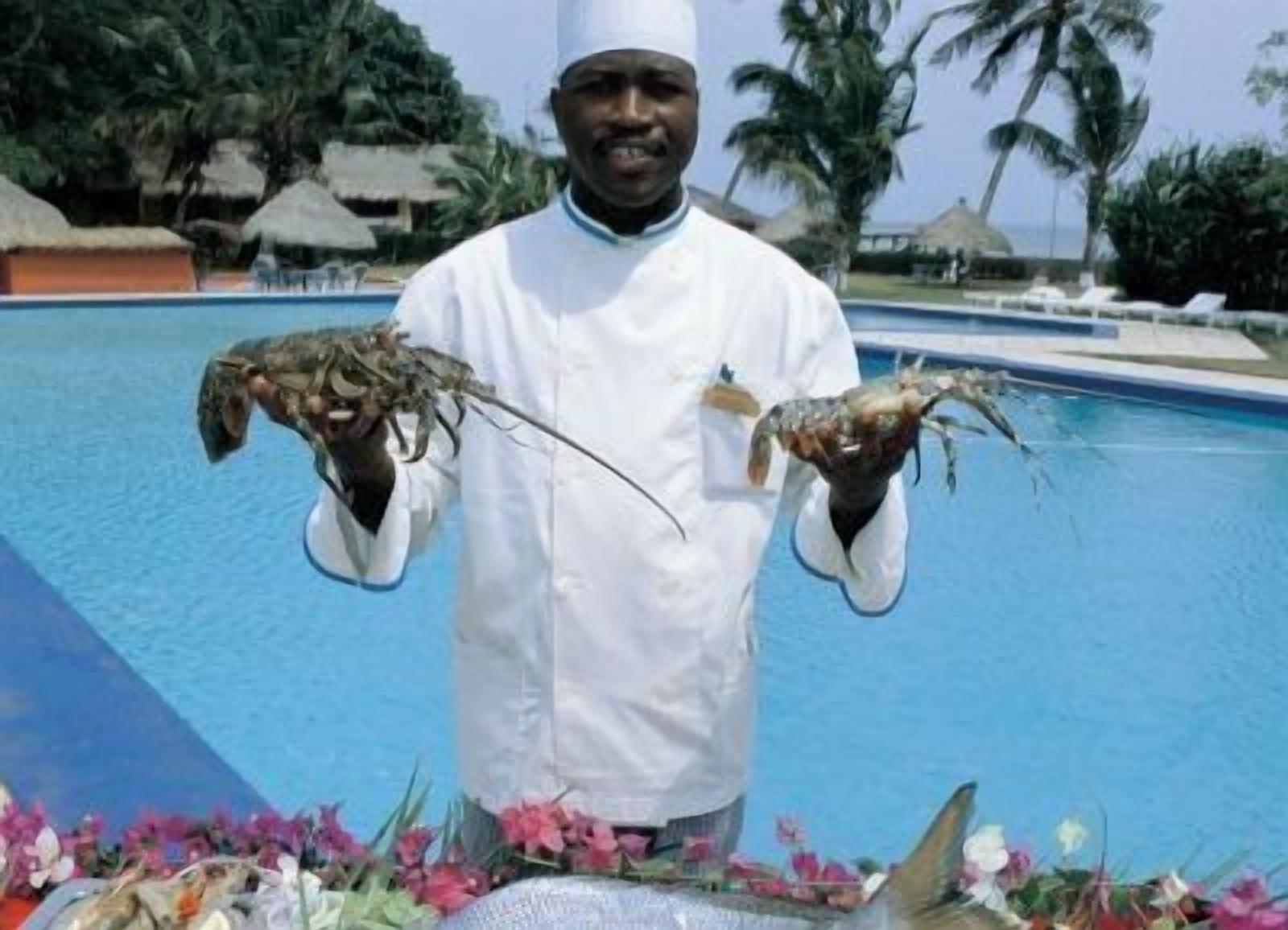 Breakfast, lunch, dinner served; pool views