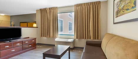 Deluxe Studio, 1 King Bed with Sofa bed, Non Smoking | Desk, free WiFi, bed sheets