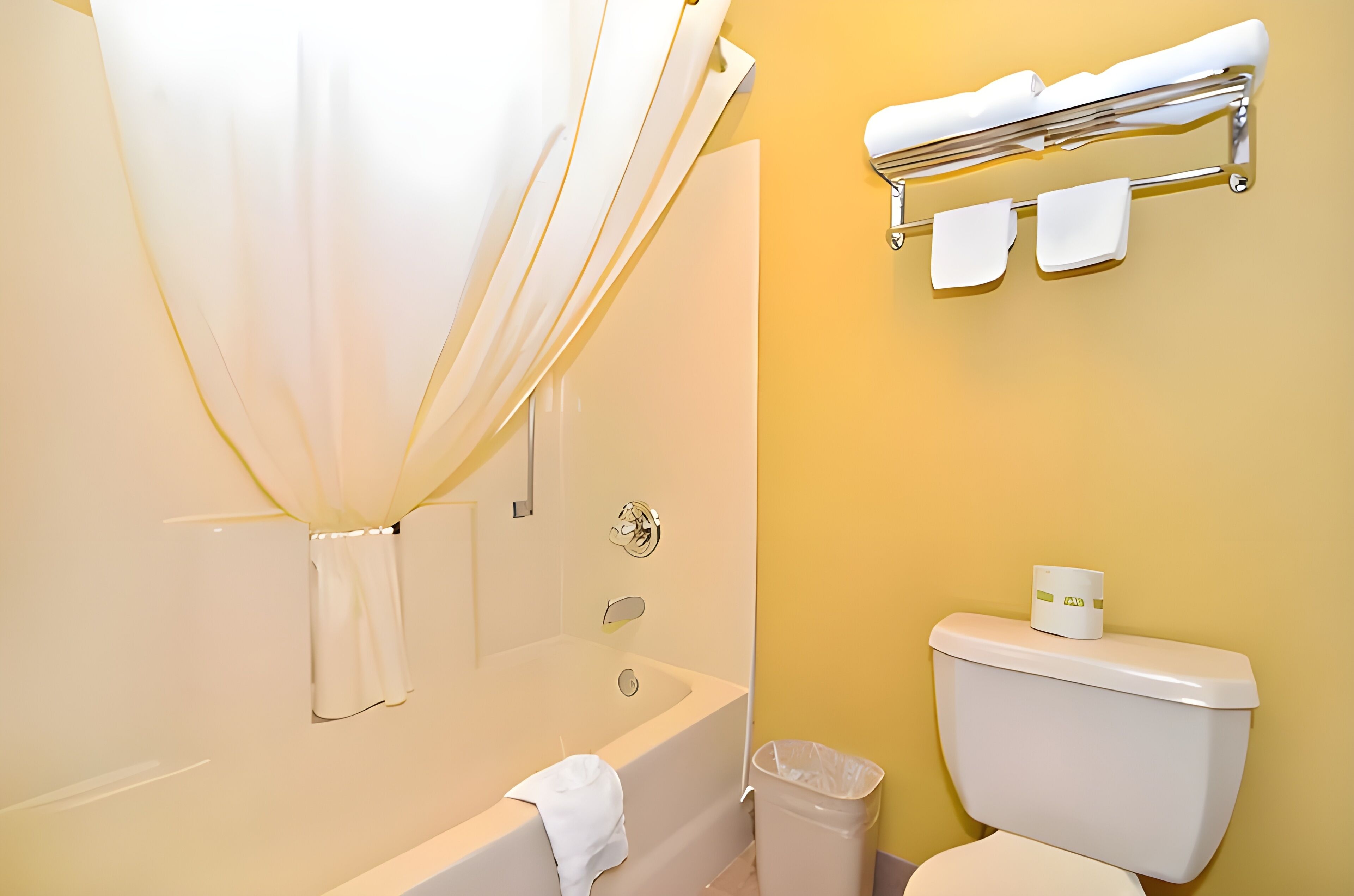 Photo - Econo Lodge Louisville Airport
