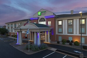 Exterior - Holiday Inn Express Hotel & Suites Chambersburg by IHG (Chambersburg)