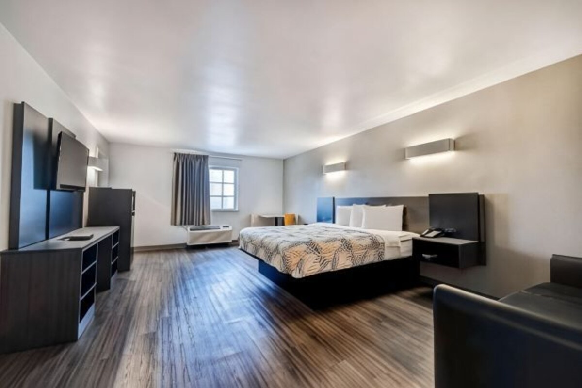 Literie de qualité, lit avec matelas à plateau-coussin, bureau