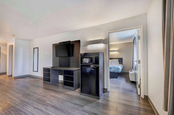 Premium bedding, pillowtop beds, desk, blackout drapes