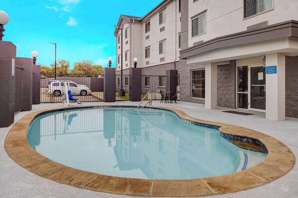 Pool - Motel 6 Mesquite, TX - Balch Springs (Balch Springs)