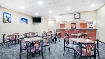 Tägliches inbegriffenes kontinentales Frühstück