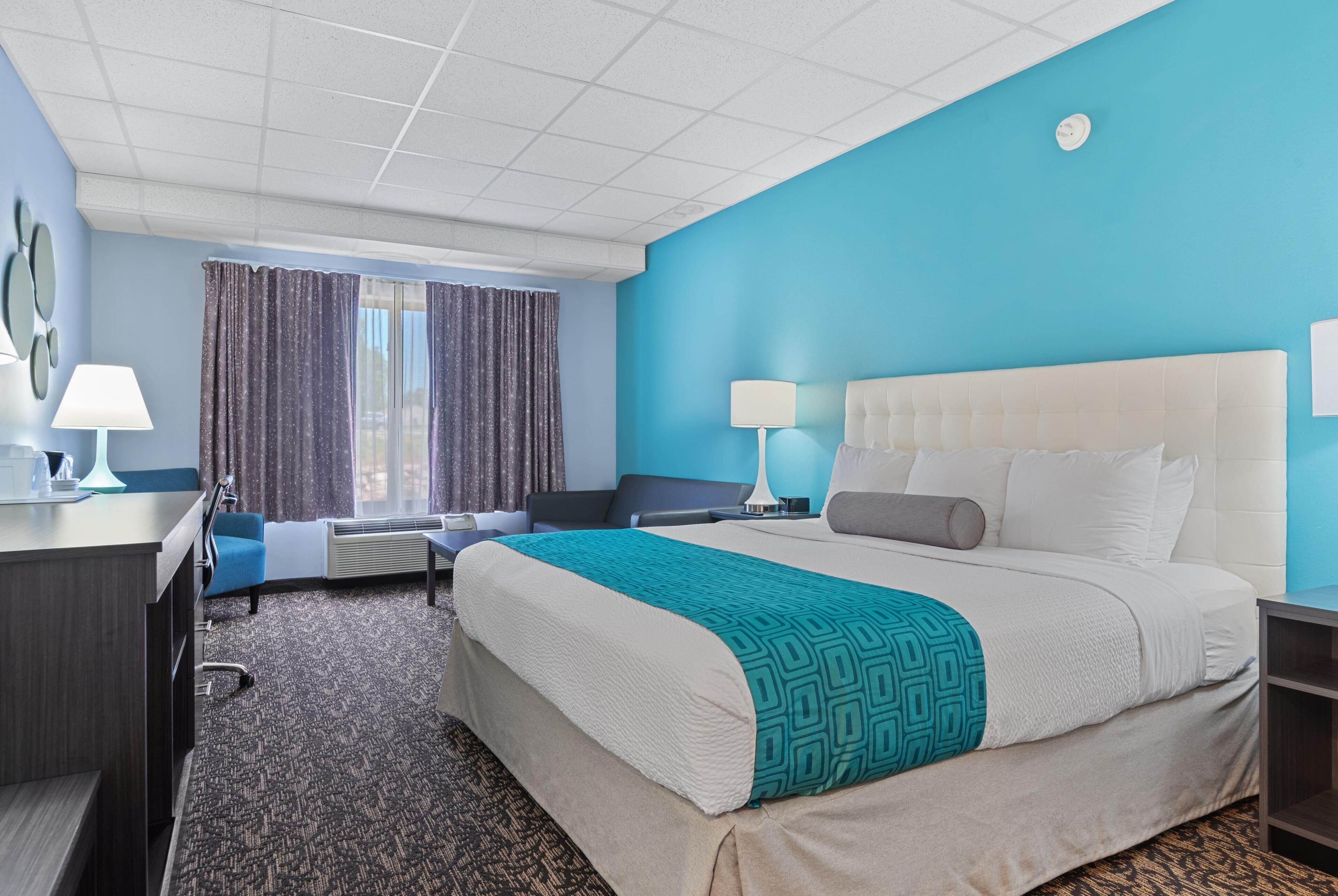 Deluxe Studio Suite, 1 King Bed, Non Smoking