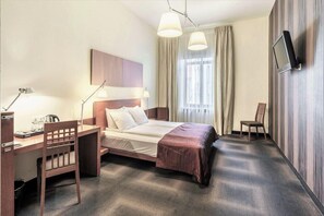 Minibar, in-room safe, individually decorated, individually furnished - Rixwell Centra Hotel (Riga)
