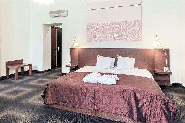 Minibar, in-room safe, individually decorated, individually furnished