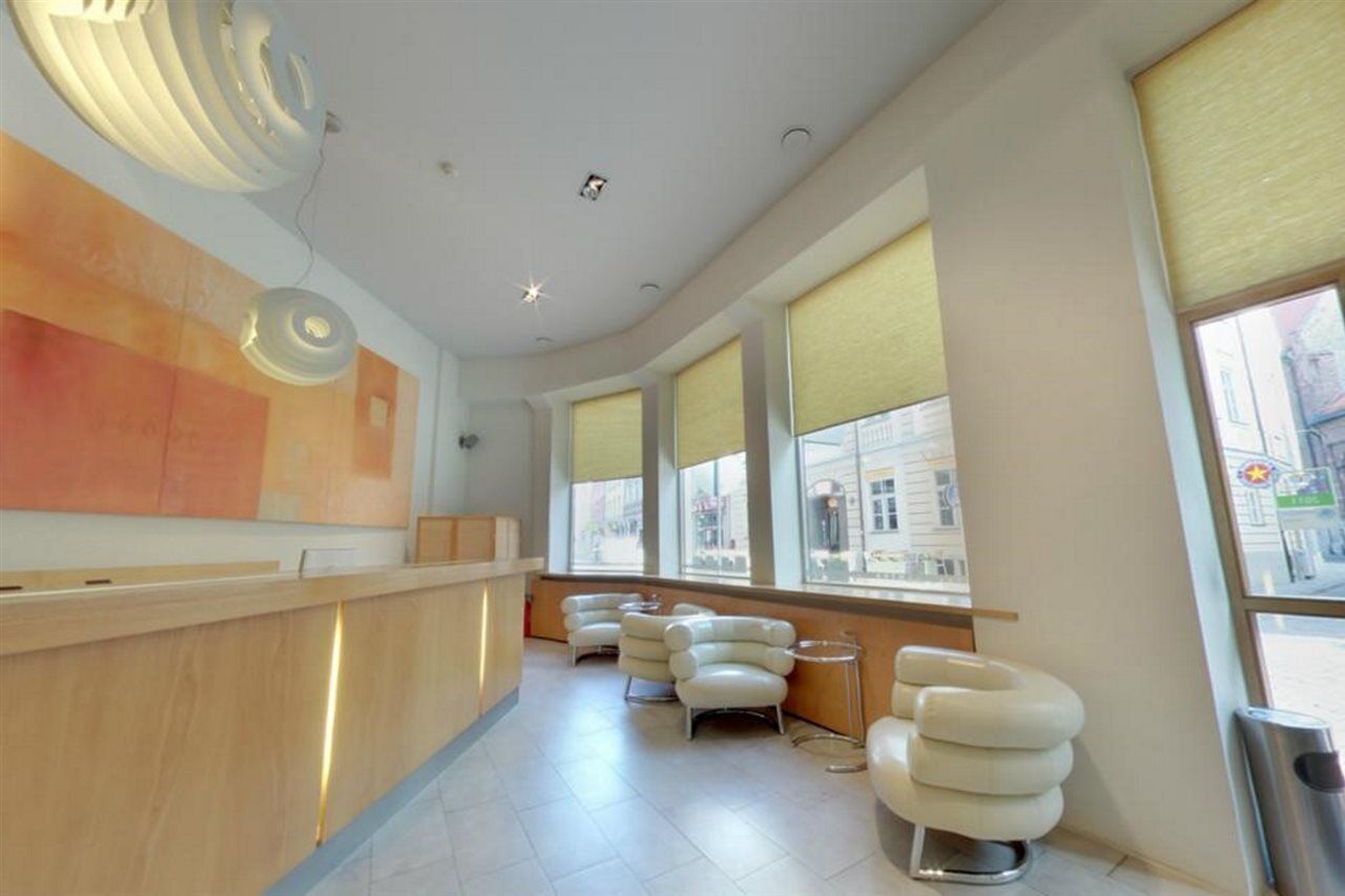 Bathtub, deep soaking tub, free toiletries, hair dryer