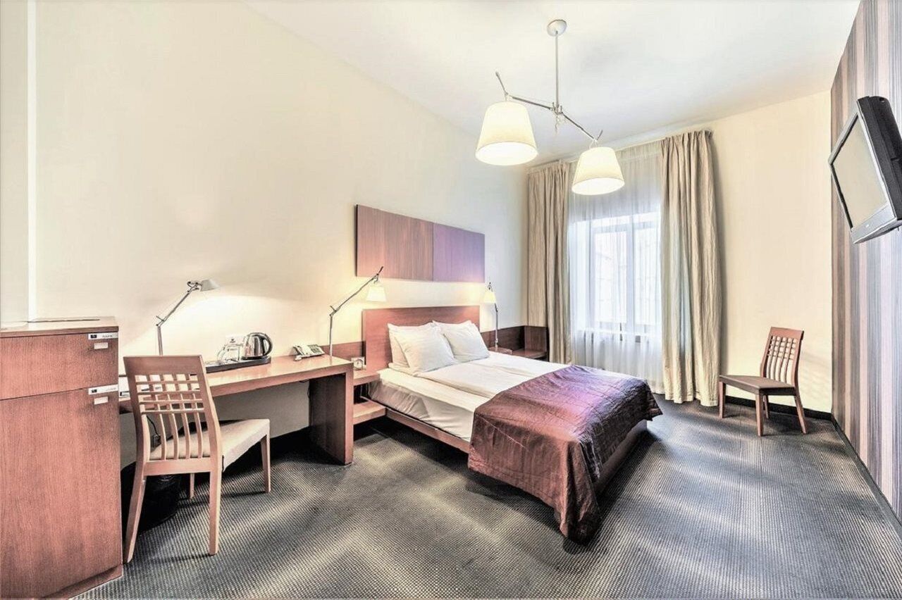 ميني بار وخزنة داخل الغرفة وبديكورات فريدة لكل غرفة وطراز فريد لكل وحدة