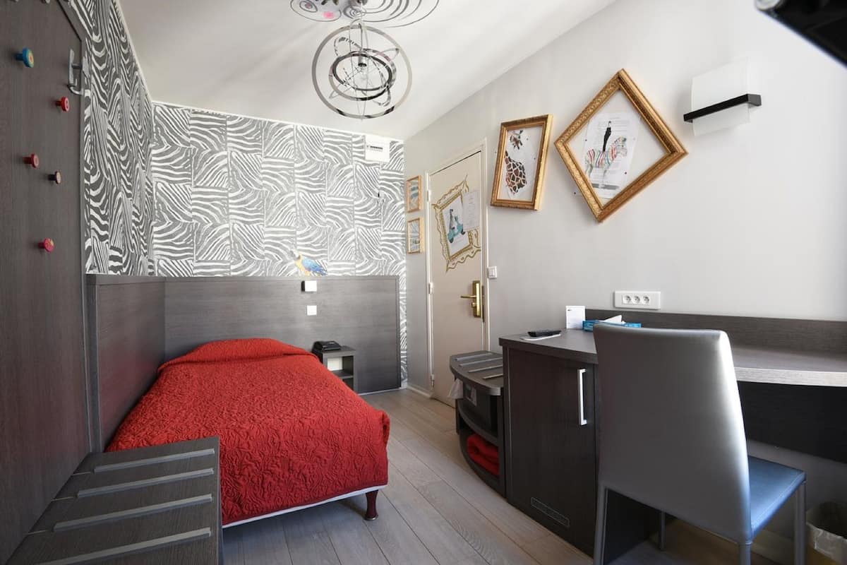 In-room safe, individually decorated, desk, iron/ironing board