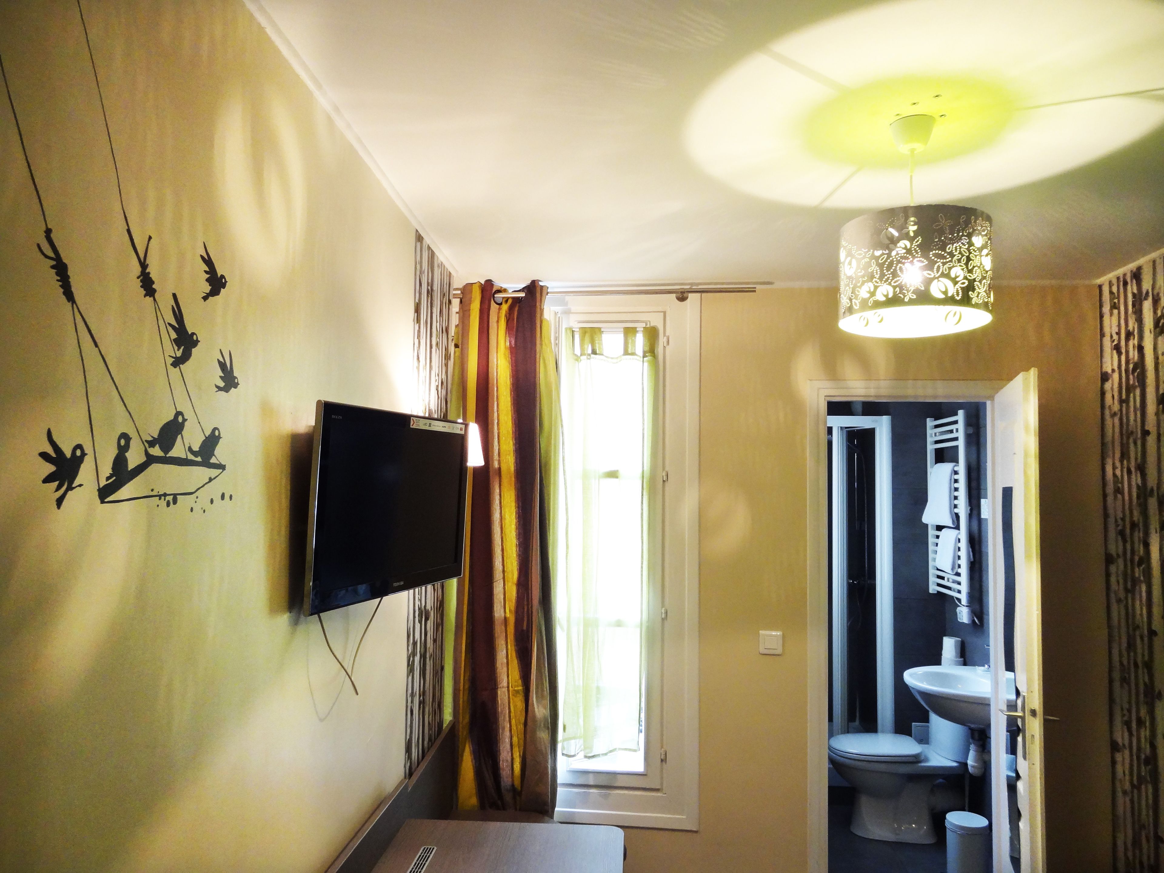 single room | 1 bedroom, in-room safe, individually decorated, desk