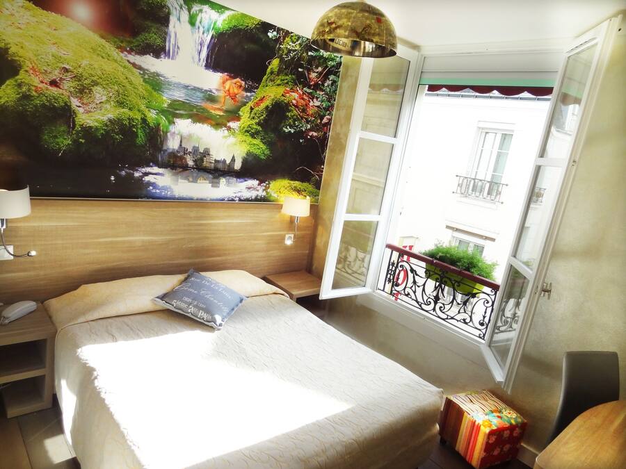 Cofres nos quartos, individualmente decorados, escrivaninha