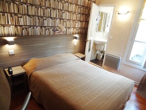 Double Room | In-room safe, individually decorated, desk, iron/ironing board - Hotel Amélie (Paris)