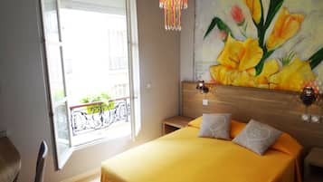 Doppelzimmer | Zimmersafe, individuell dekoriert, Schreibtisch, Bügeleisen/Bügelbrett