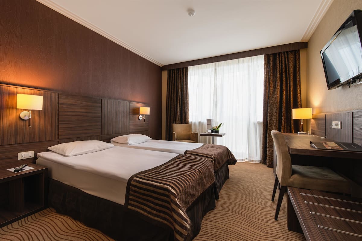 Business Room | Egyptian cotton sheets, premium bedding, in-room safe, desk