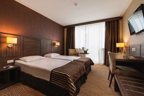 Business Room | Egyptian cotton sheets, premium bedding, in-room safe, desk