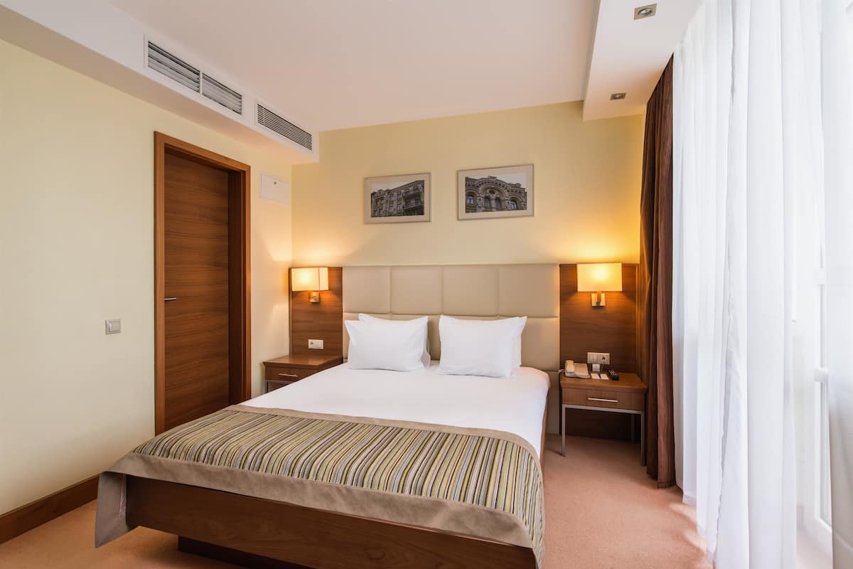 Junior Suite, 1 Double Bed | Egyptian cotton sheets, premium bedding, in-room safe, desk