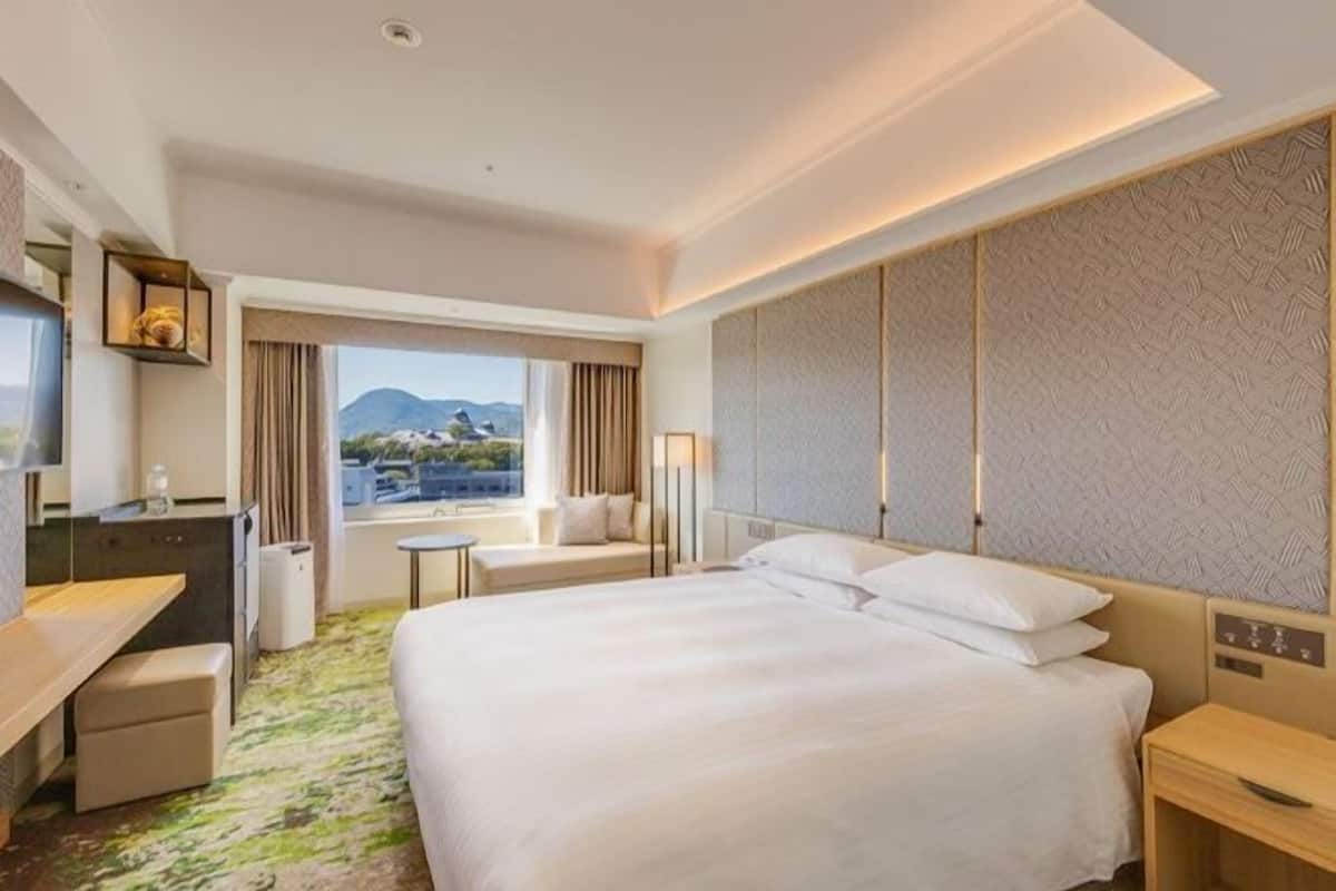 Wifi gratis, ropa de cama y despertador