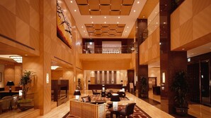 A spacious lobby with a high ceiling, modern lighting, and a central seating area. - Hotel Nikko Kumamoto (Kumamoto)