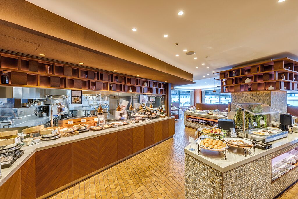 Daily buffet breakfast (JPY 3400 per person)