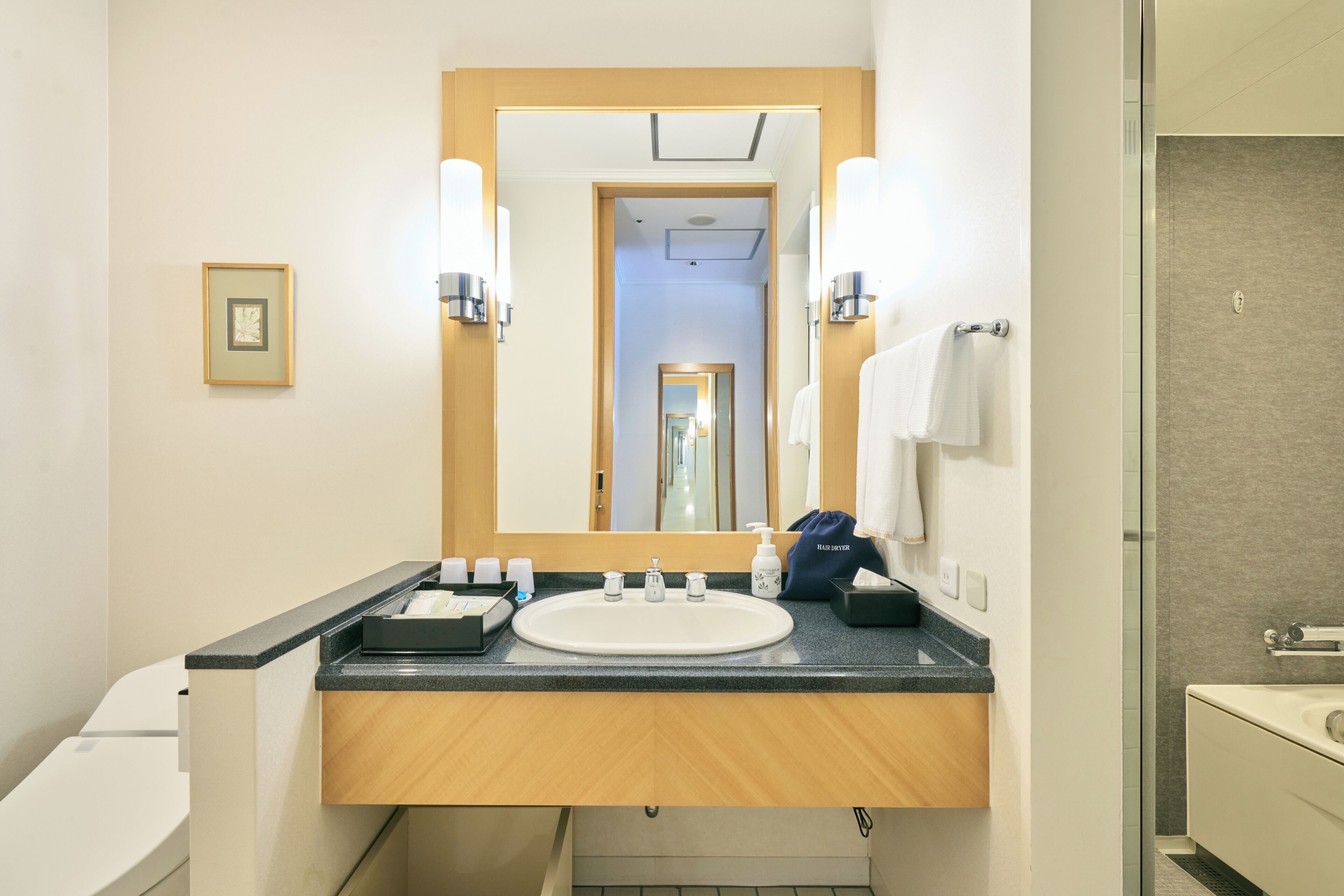 1 bedroom, free wifi, bed sheets, alarm clocks