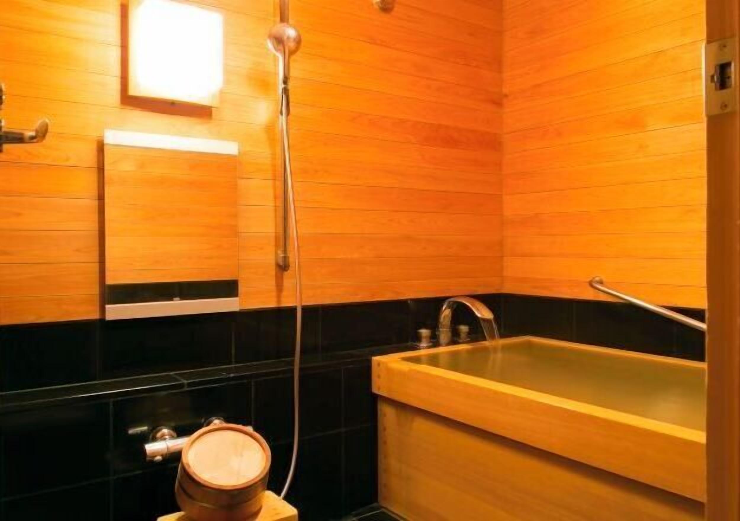 Salle de bain | Articles de toilette gratuits, sèche-cheveux, chaussons