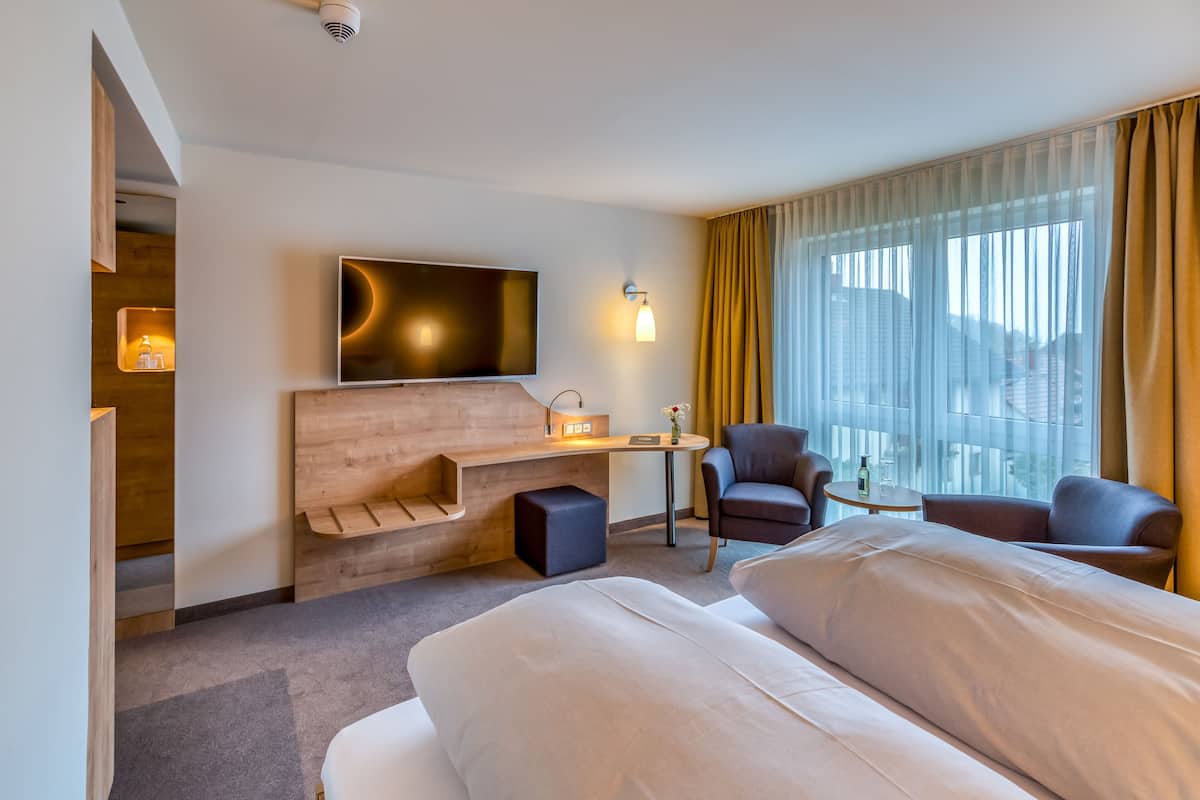 quadruple room | desk, laptop workspace, soundproofing, iron/ironing board