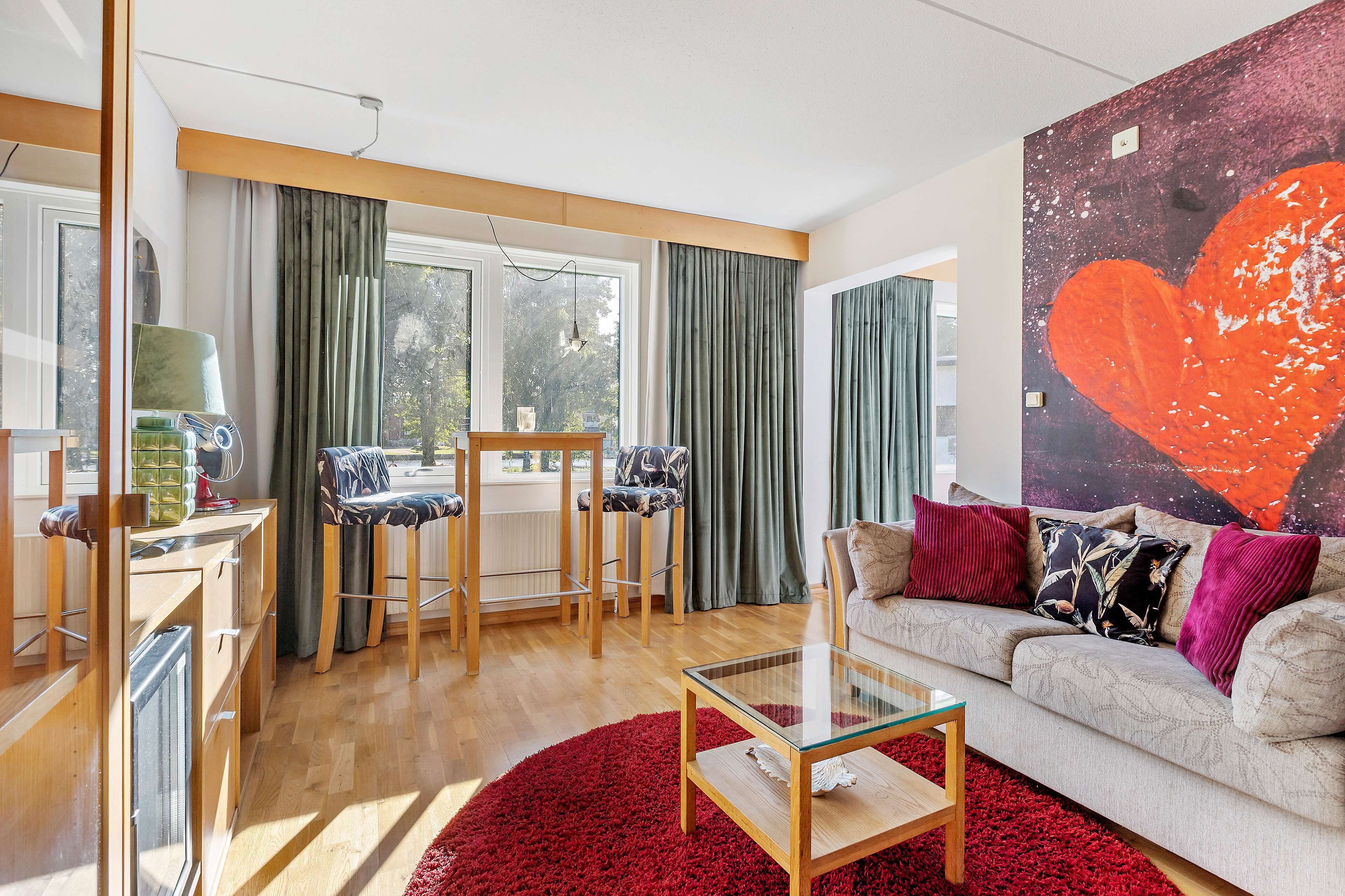 Suite, 1 Queen Bed, Non Smoking, Lake View | Free minibar items, individually decorated, individually furnished, desk