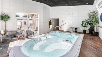 Indoor spa tub