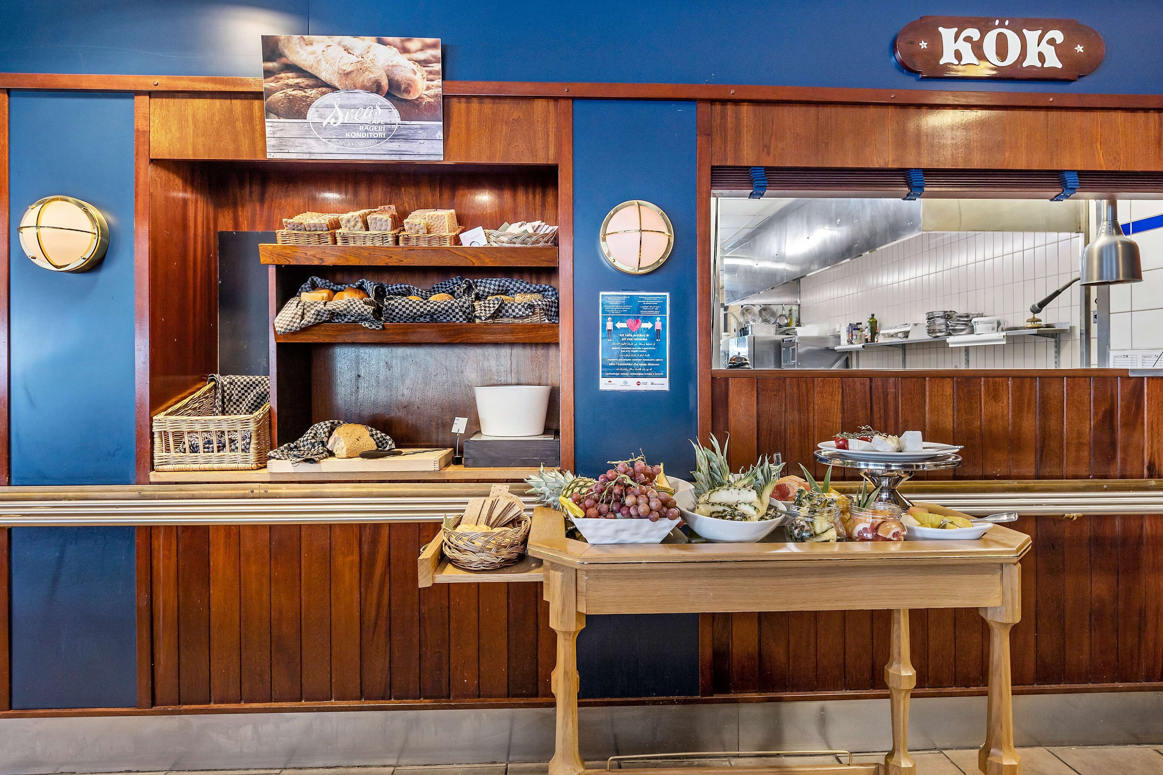 free daily full breakfast