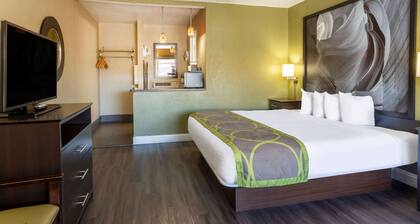Super 8 by Wyndham Conference Center NAU/Downtown