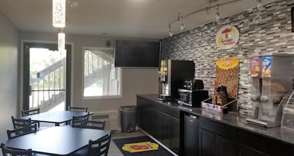 Super 8 by Wyndham Brownsburg