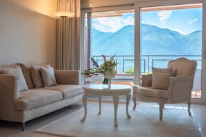 Premium bedding, down duvets, minibar, in-room safe