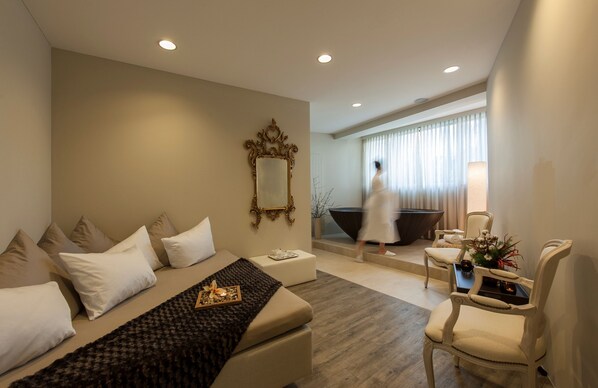 Couples treatment rooms, sauna, steam room, body treatments