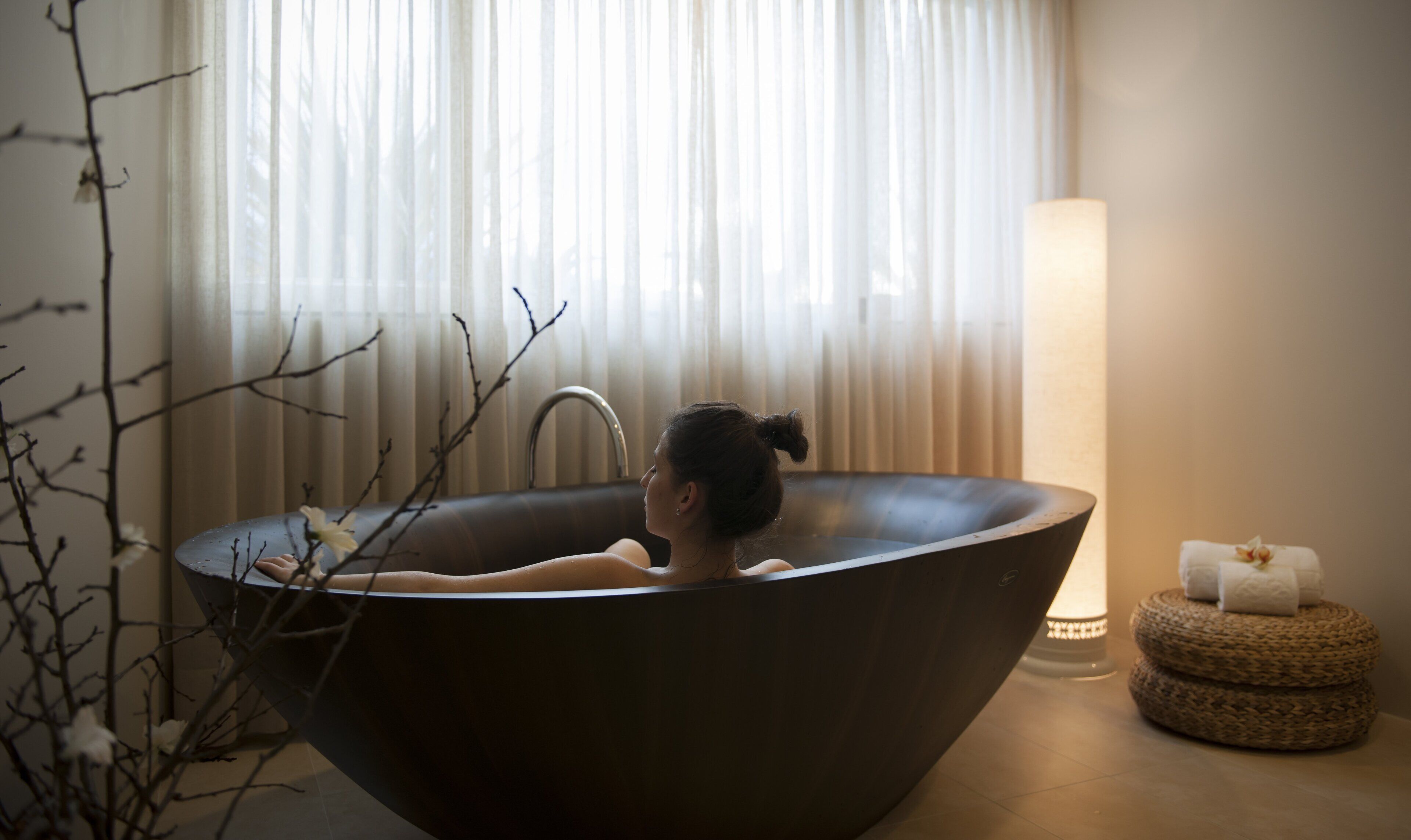 Parihoitohuone(ita), sauna, höyrysauna, vartalohoitoja, aromaterapiaa